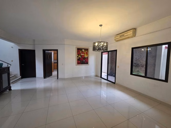 Se Vende Amplia Casa en Sector Colonia Moderna  - Imagen 2