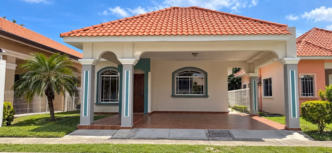 SE RENTA CASA EN VILLA GRANADA 