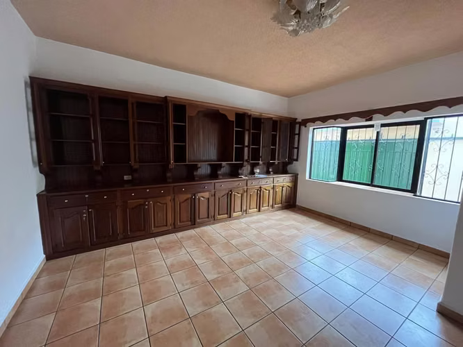 Se Renta Hermosa Casa Col. Lomas del Guijarro - Imagen 6