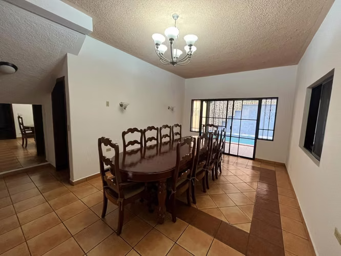 Se Renta Hermosa Casa Col. Lomas del Guijarro - Imagen 5