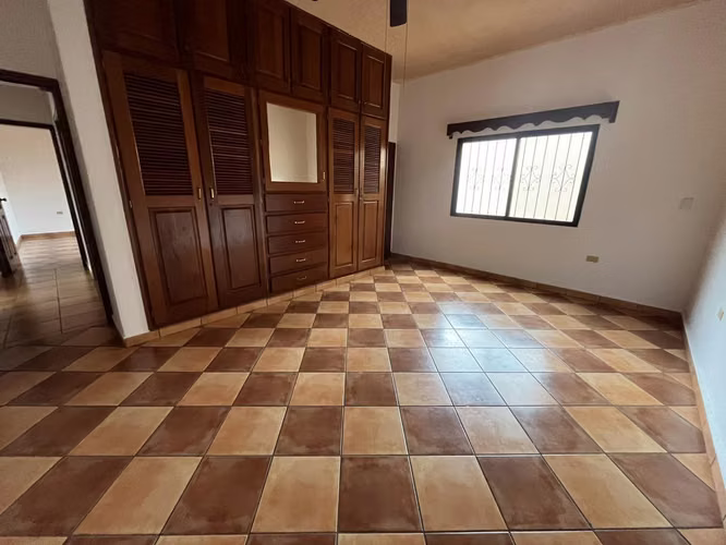 Se Renta Hermosa Casa Col. Lomas del Guijarro - Imagen 10