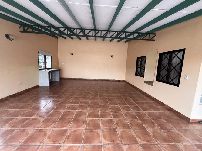 Se Renta Hermosa Casa Col. Lomas del Guijarro - Imagen 16