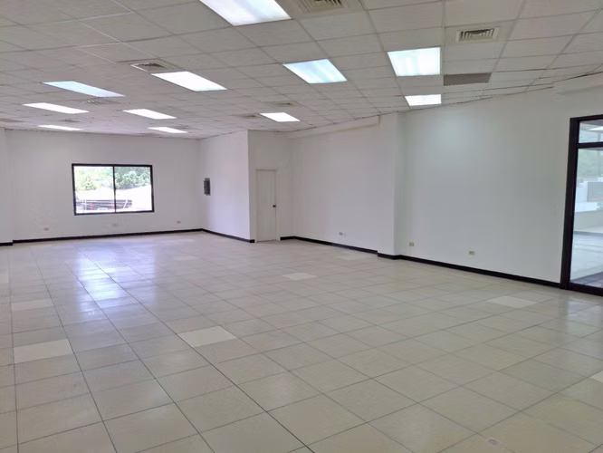 SE ALQUILA LOCAL PARA OFICINAS O COMERCIAL