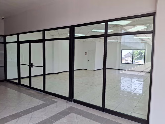 SE ALQUILA LOCAL COMERCIAL O PARA OFICINAS - Imagen 6