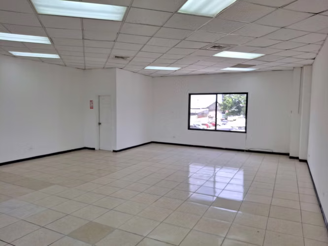 SE ALQUILA LOCAL COMERCIAL O PARA OFICINAS - Imagen 3