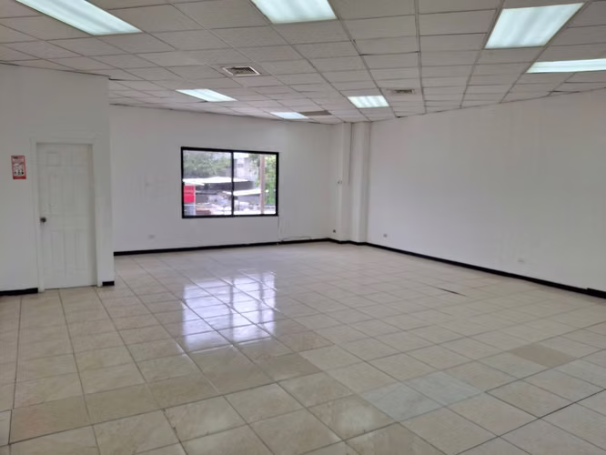 SE ALQUILA LOCAL COMERCIAL O PARA OFICINAS - Imagen 2