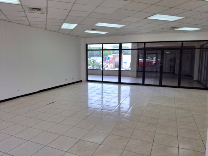 SE ALQUILA LOCAL COMERCIAL O PARA OFICINAS - Imagen 4