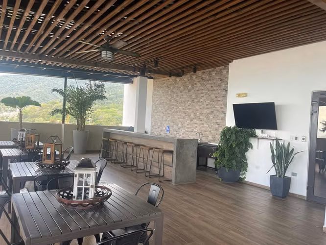 Comodidad y el estilo moderno de este elegante apartamento ubicado en Condominios Residenza