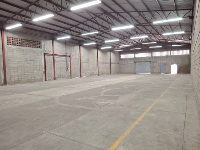 SE ALQUILA BODEGA EN EXCLUSIVO PARQUE LOGISTICO