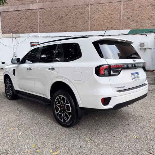 FORD EVEREST TREND 2024