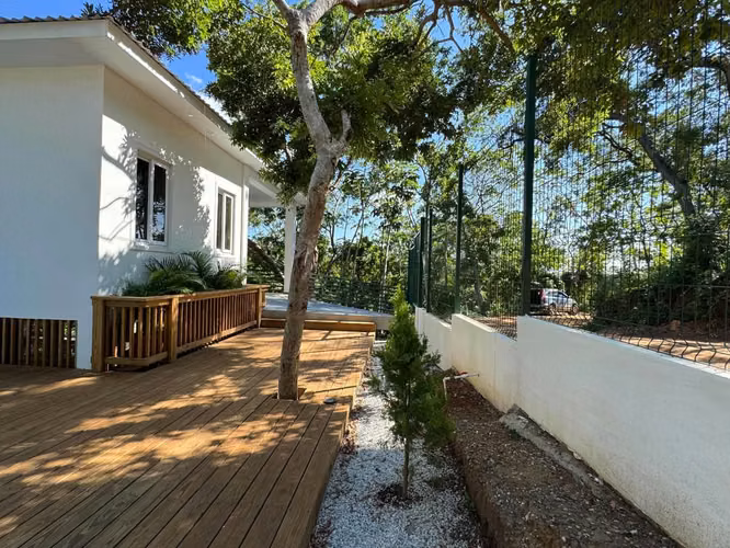 ¡Escápese al paraíso en este refugio isleño de construcción nueva, con 1,140 pies cuadrados (aprox. 106 m²), 2 dormitori