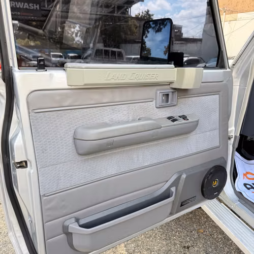 TOYOTA LANDCRUISER LX V8 2023