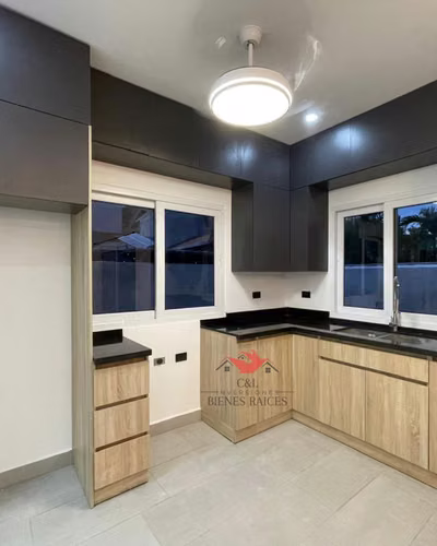 Se Alquila Townhouse En Residencial Mackay - Imagen 7