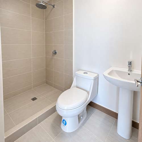 Apartamento comodo y muy seguro en Lirios de Miraflores - Imagen 2