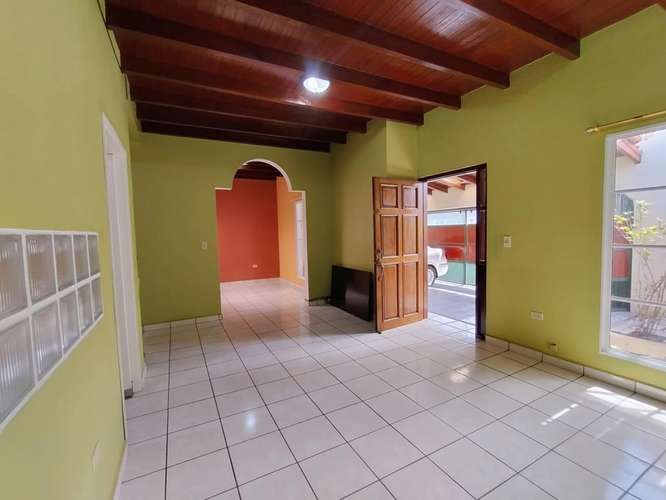 Venta Amplia Casa mas 2 Apartamentos en Miraflores Sur  - Imagen 4