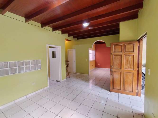 Venta Amplia Casa mas 2 Apartamentos en Miraflores Sur  - Imagen 5