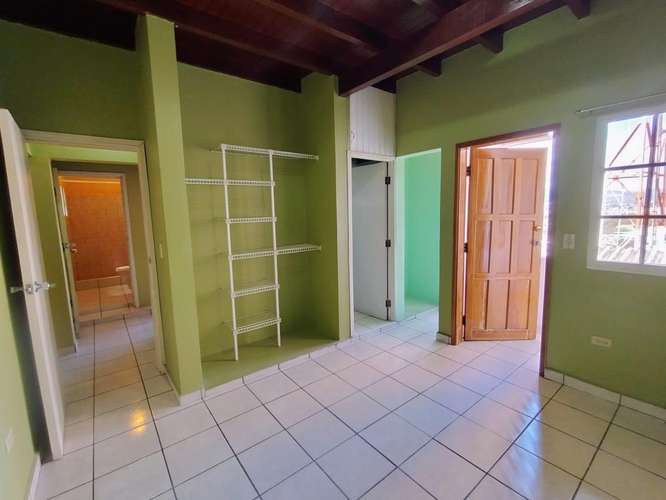 Venta Amplia Casa mas 2 Apartamentos en Miraflores Sur  - Imagen 7