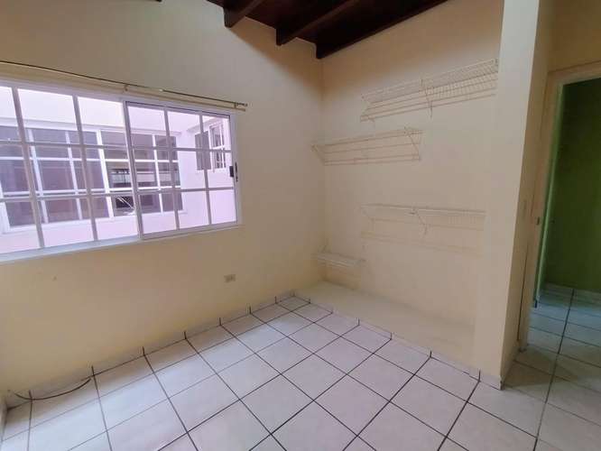 Venta Amplia Casa mas 2 Apartamentos en Miraflores Sur  - Imagen 11