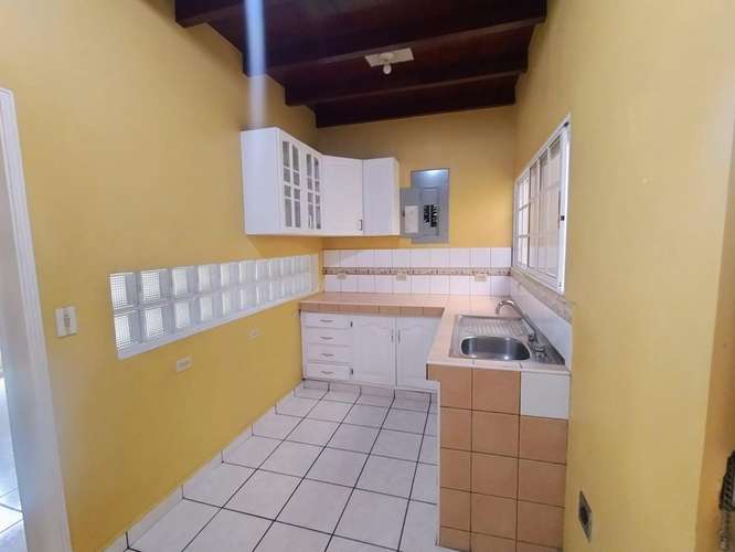 Venta Amplia Casa mas 2 Apartamentos en Miraflores Sur  - Imagen 6