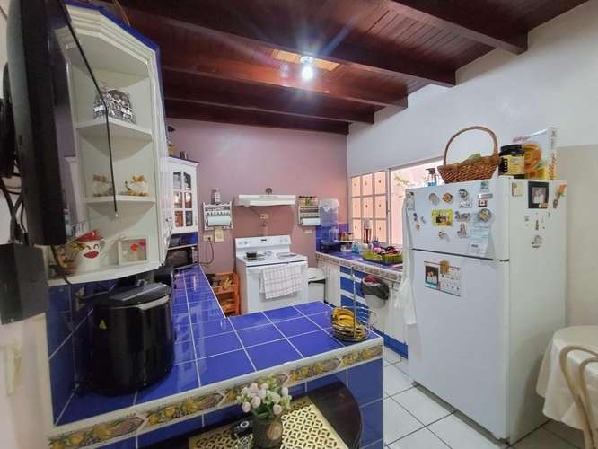 Venta Amplia Casa mas 2 Apartamentos en Miraflores Sur  - Imagen 12