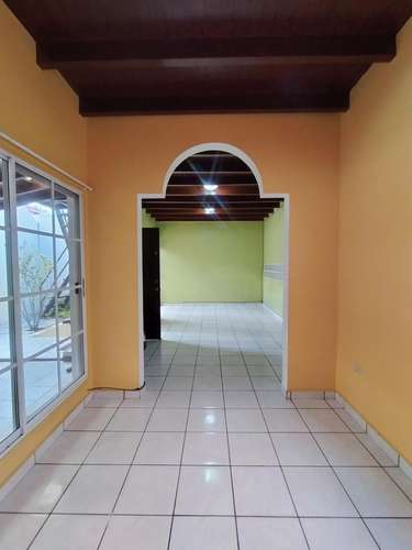 Venta Amplia Casa mas 2 Apartamentos en Miraflores Sur  - Imagen 2