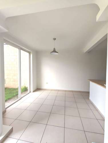 Se Renta Casa Res. El Sauce - Imagen 4