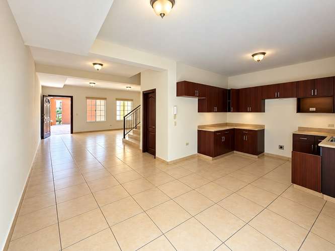 Se Vende Bonita Casa Res. Sta. Cruz - Imagen 4