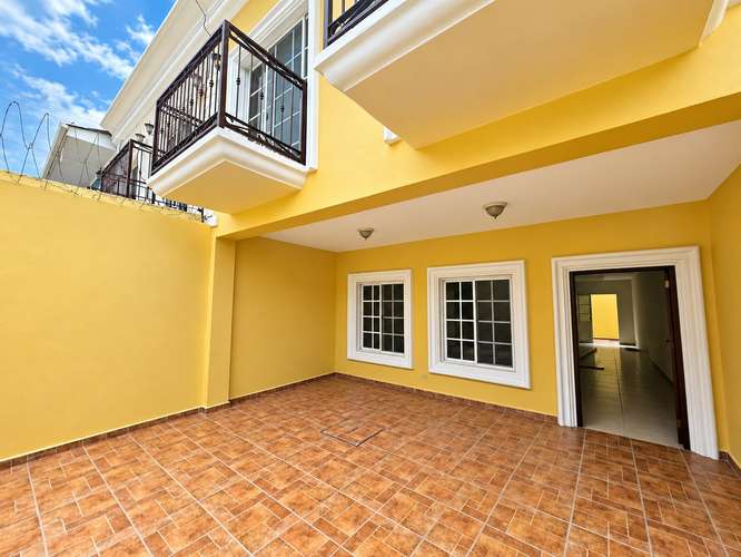 Se Vende Bonita Casa Res. Sta. Cruz - Imagen 2