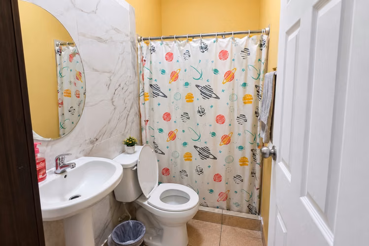 Casa Amplia de 3 Hab con Apartamento Independiente y Terreno Extra – Res. Villa Valencia, Choloma