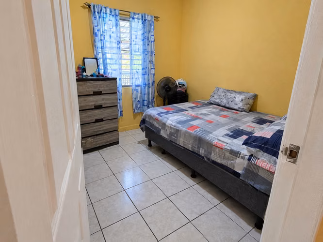 Casa Amplia de 3 Hab con Apartamento Independiente y Terreno Extra – Res. Villa Valencia, Choloma