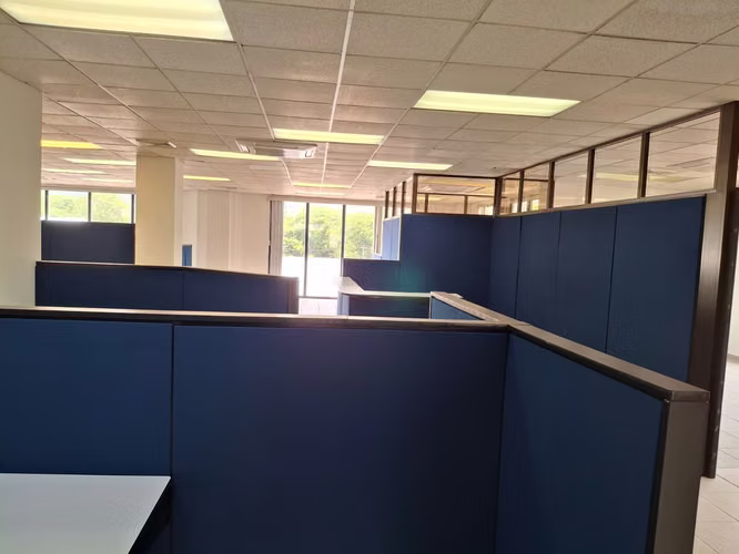SE ALQUILA EXCLUSIVO LOCAL PARA OFICINAS CORPORATIVAS - Imagen 10