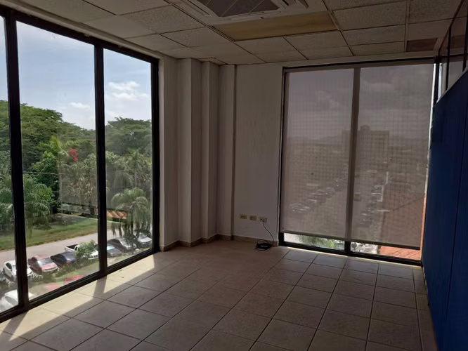 SE ALQUILA EXCLUSIVO LOCAL PARA OFICINAS CORPORATIVAS - Imagen 8