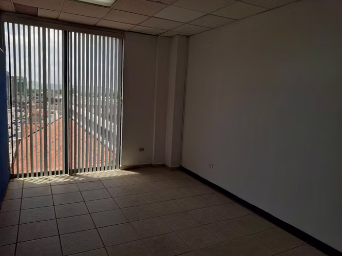 SE ALQUILA EXCLUSIVO LOCAL PARA OFICINAS CORPORATIVAS - Imagen 9