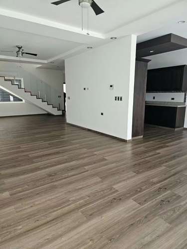 Se Vende Casa con Piscina en Res. Los Cedros  - Imagen 5