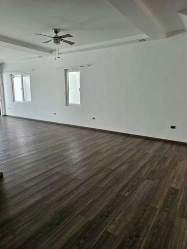 Se Vende Casa con Piscina en Res. Los Cedros  - Imagen 8