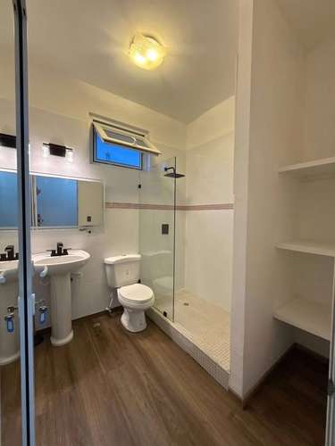 Se Vende Casa con Piscina en Res. Los Cedros  - Imagen 3