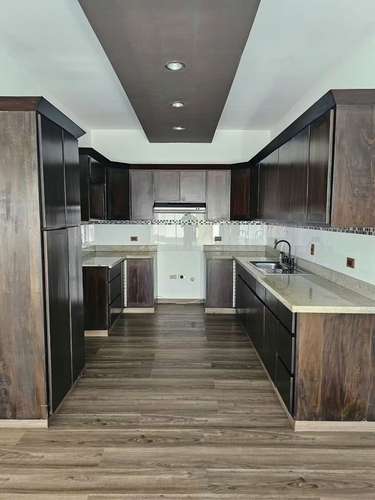 Se Vende Casa con Piscina en Res. Los Cedros  - Imagen 7