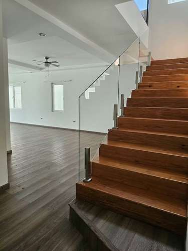 Se Vende Casa con Piscina en Res. Los Cedros  - Imagen 4