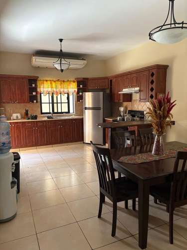 Se Alquila Townhouse Amueblado en Juan Lindo - Imagen 3