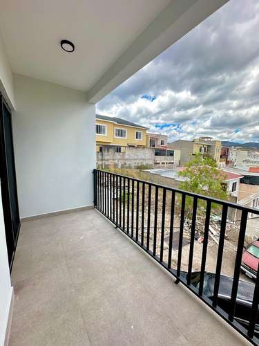 En venta casa muy moderna de amplios espacios.