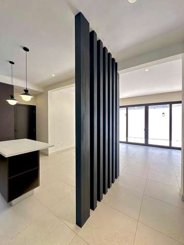 En venta casa muy moderna de amplios espacios.