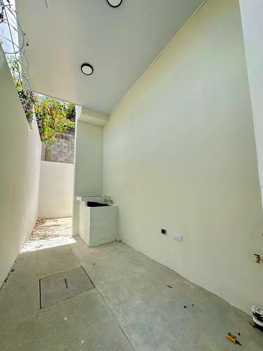 En venta casa muy moderna de amplios espacios.