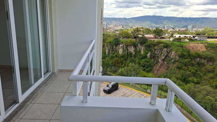 SE ALQUILA APARTAMENTO DE TRES habitaciones en Altos del Trapiche Quinta Etapa  - Imagen 9