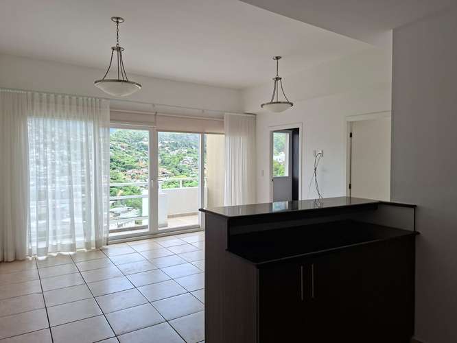 SE ALQUILA APARTAMENTO DE TRES habitaciones en Altos del Trapiche Quinta Etapa 