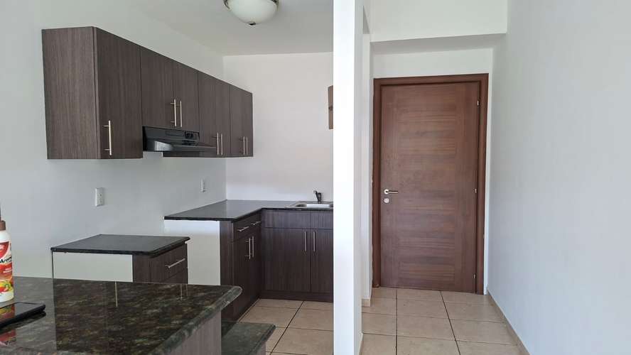 SE ALQUILA APARTAMENTO DE TRES habitaciones en Altos del Trapiche Quinta Etapa  - Imagen 5