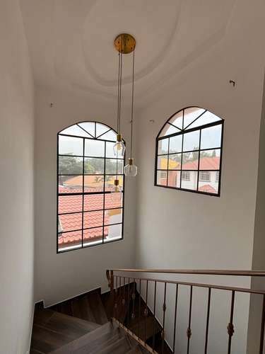 Se Vende Casa en Res. Bugambilia - bulevar Mackay  - Imagen 5