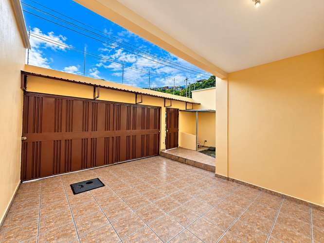 Alquiler de amplia casa en Residencial Santa Cruz  - Imagen 3