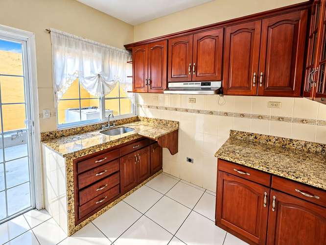 Alquiler de amplia casa en Residencial Santa Cruz  - Imagen 6