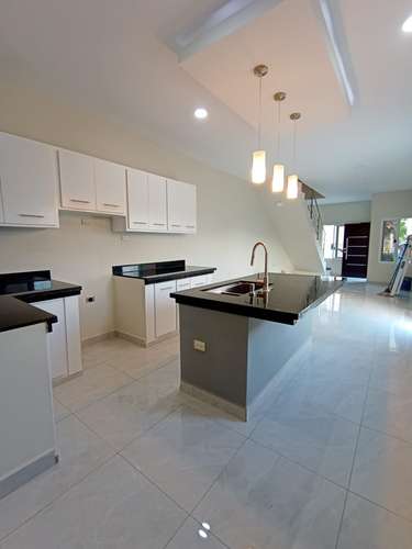 SE RENTA MODERNA CASA EN RES. COSTA DEL ESTE - Imagen 2