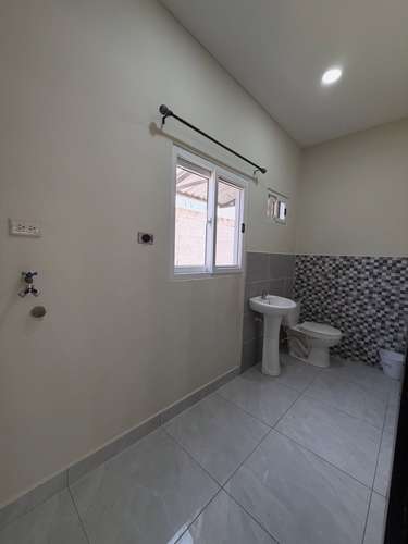 SE RENTA MODERNA CASA EN RES. COSTA DEL ESTE - Imagen 8